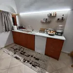 Granny's ,mini For 4 מסאריה