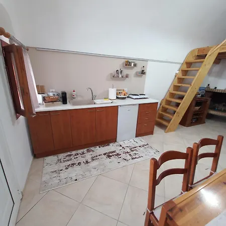 Granny's ,mini For 4 * Messaria (Santorini)