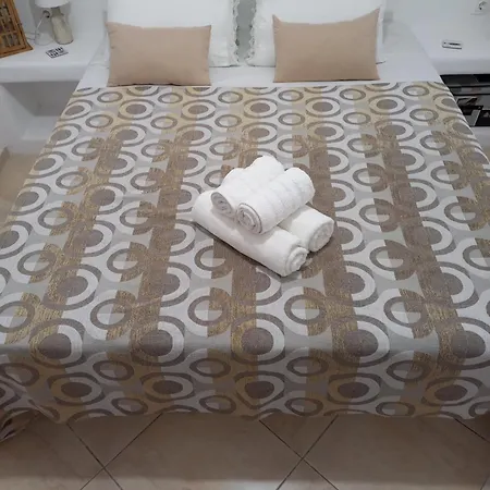 Granny's ,mini For 4 * Messaria (Santorini)