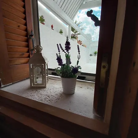 Granny's ,mini For 4 Messaria (Santorini)